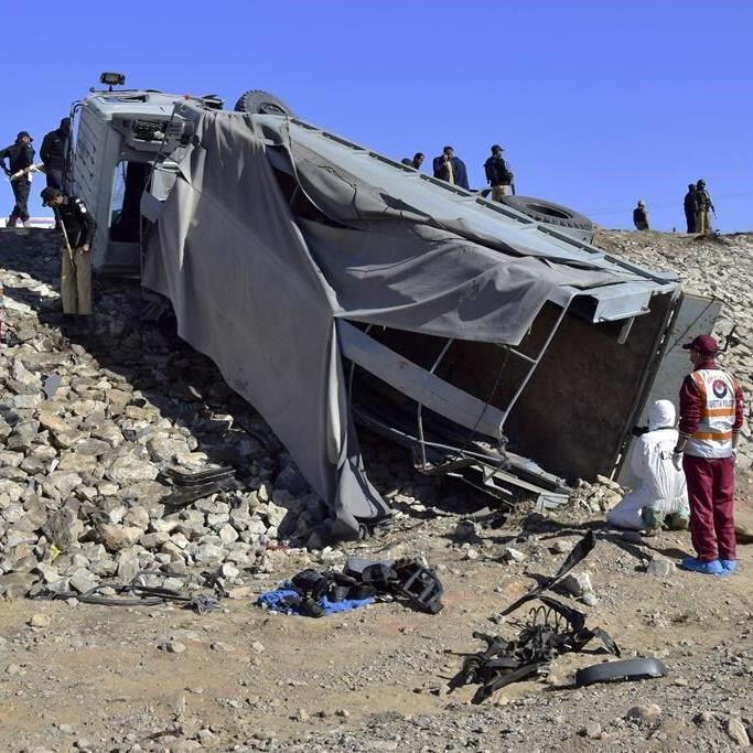 4 dead as bomber hits Pakistan police protecting polio teams